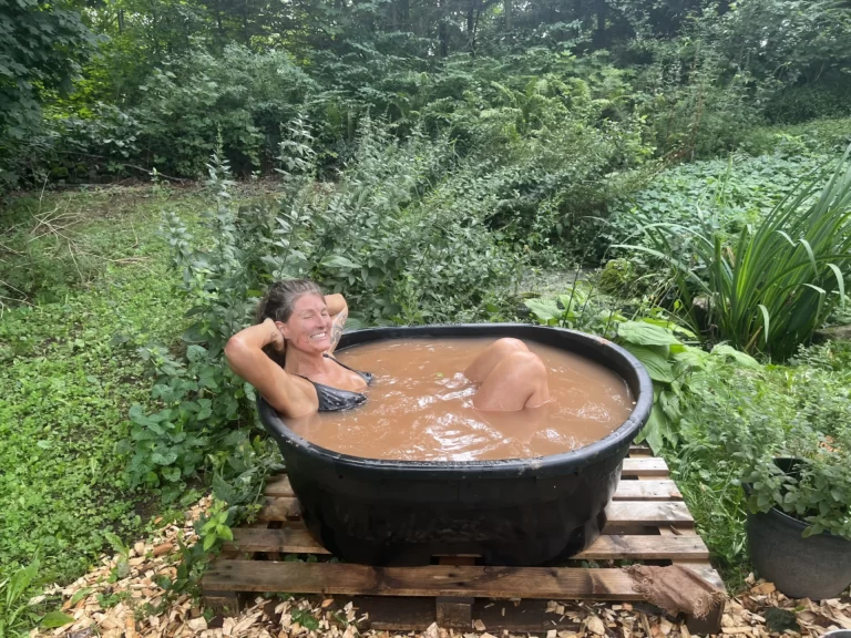 lady experiencing circulate thermal bathing